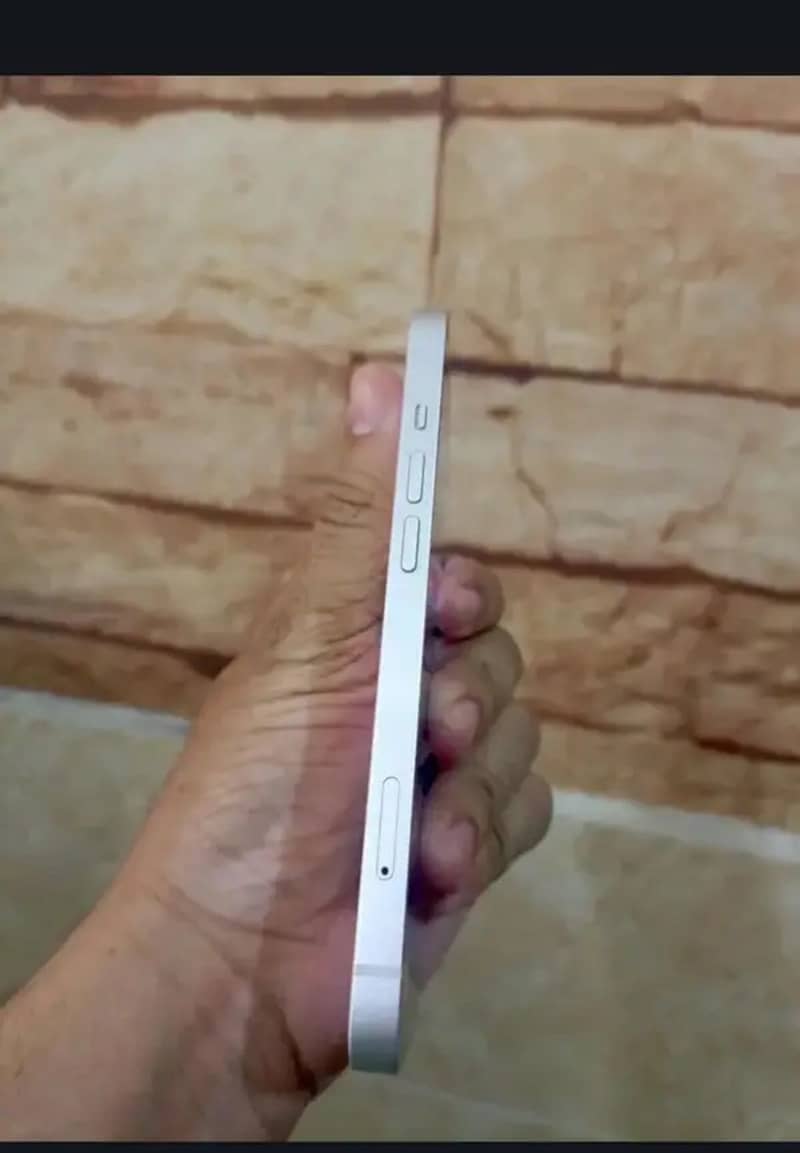 Apple iPhone 13 4