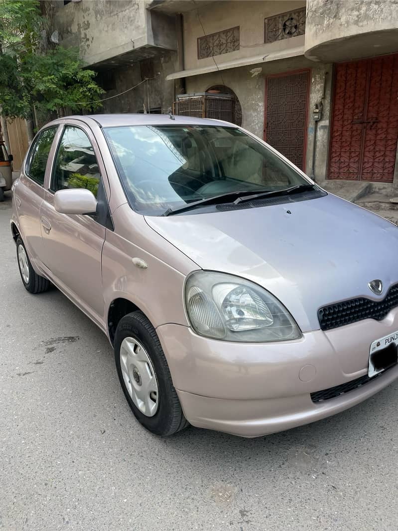 Toyota Vitz 1