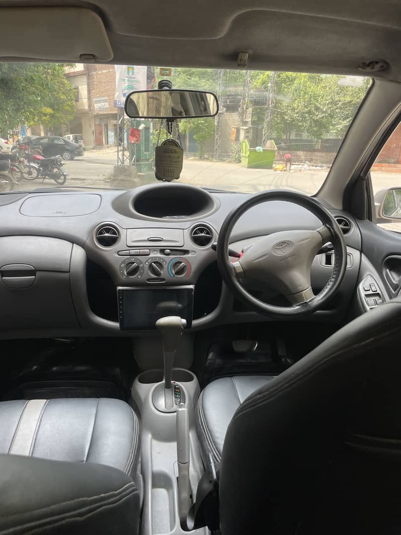 Toyota Vitz 11