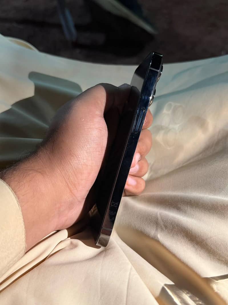 Apple iPhone 13 Pro 2