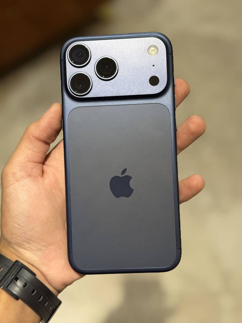 Apple iPhone 17 Pro Max 0