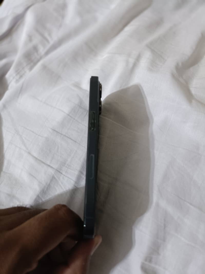 Apple iPhone 13 Pro 4