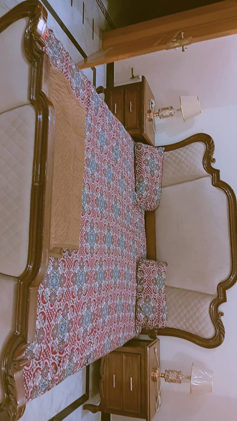 bed set with side table and dressing 2