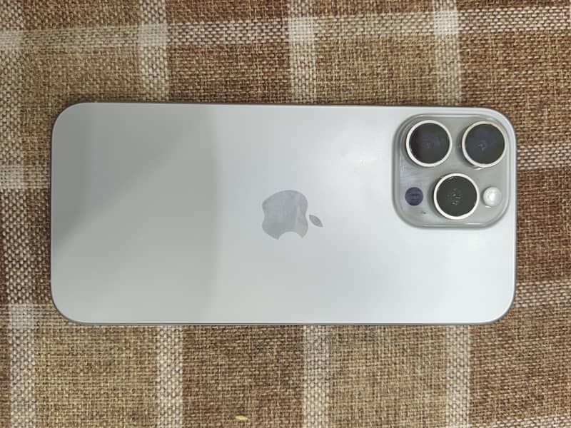 Apple iPhone 16 Pro Max 0