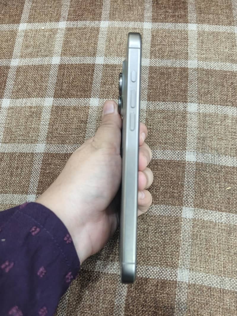 Apple iPhone 16 Pro Max 3