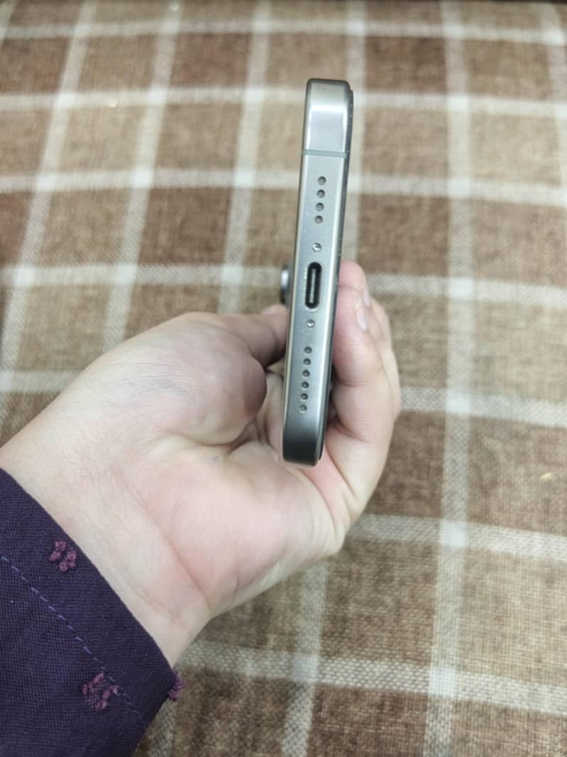Apple iPhone 16 Pro Max 4