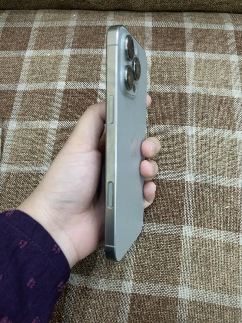 Apple iPhone 16 Pro Max 5