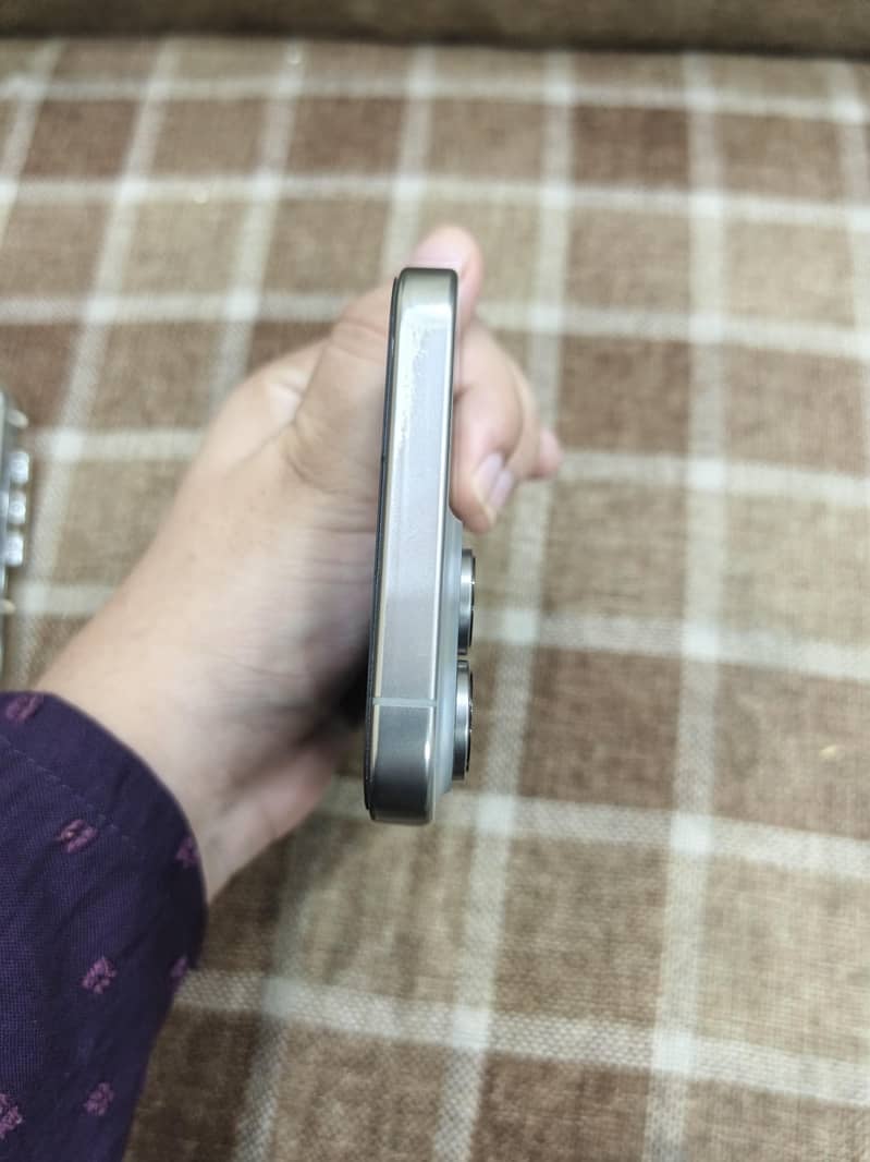Apple iPhone 16 Pro Max 6