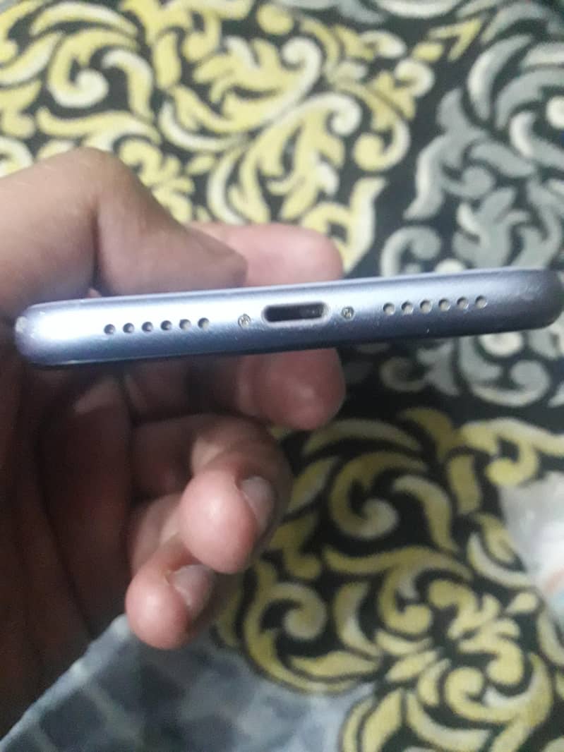 Apple iPhone 11 3