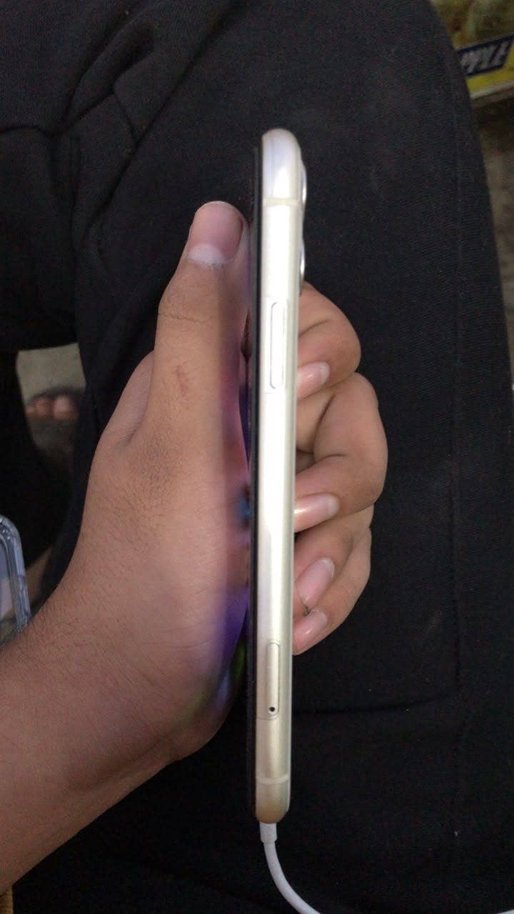 Apple iPhone 11 0