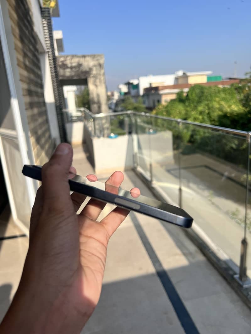 Apple iPhone 12 11