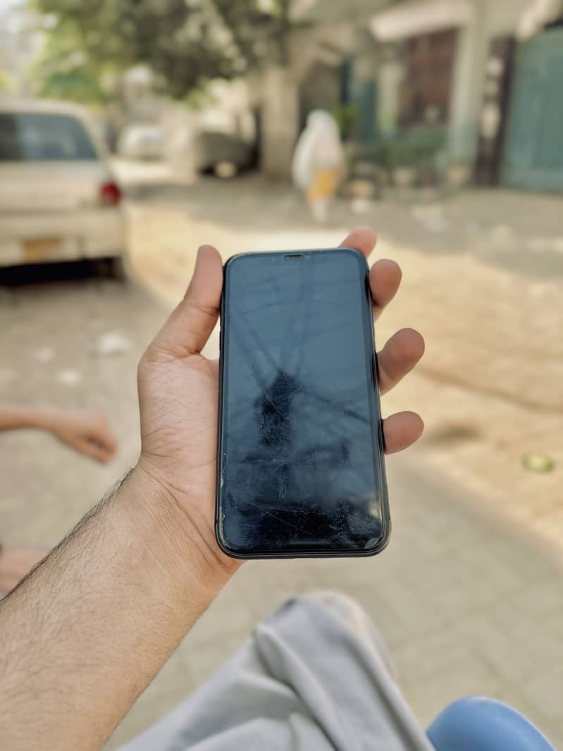 Apple iPhone 11 4