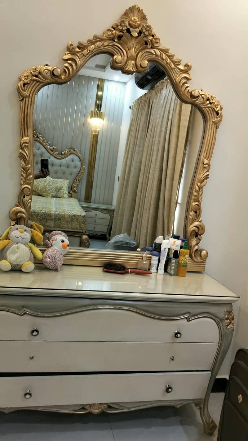 bed set with side tables and dressing table 1