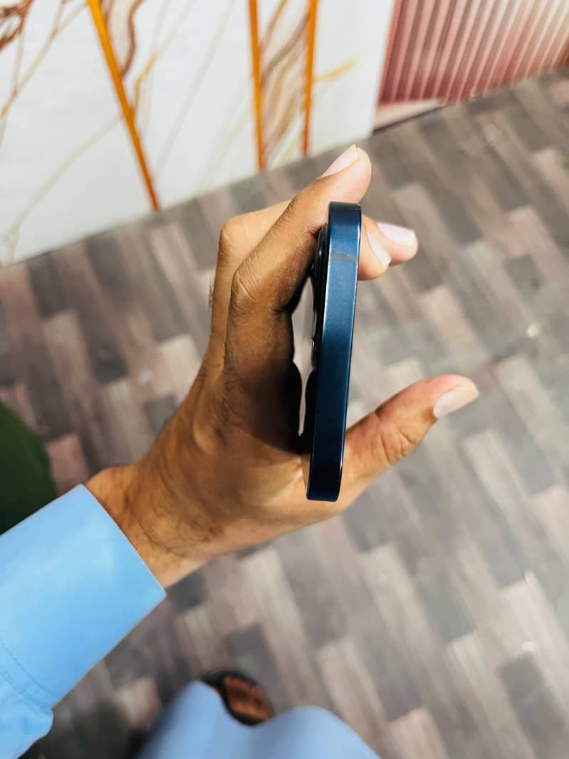 Apple iPhone 12 jv 0