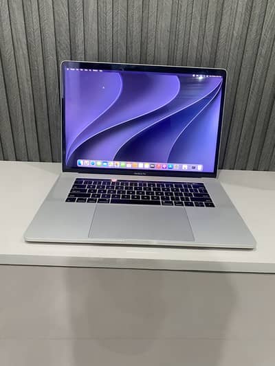 Apple Macbook Pro 2017 15” Display
