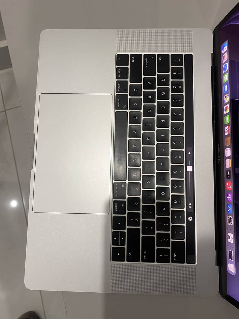 Apple Macbook Pro 2017 15” Display 3