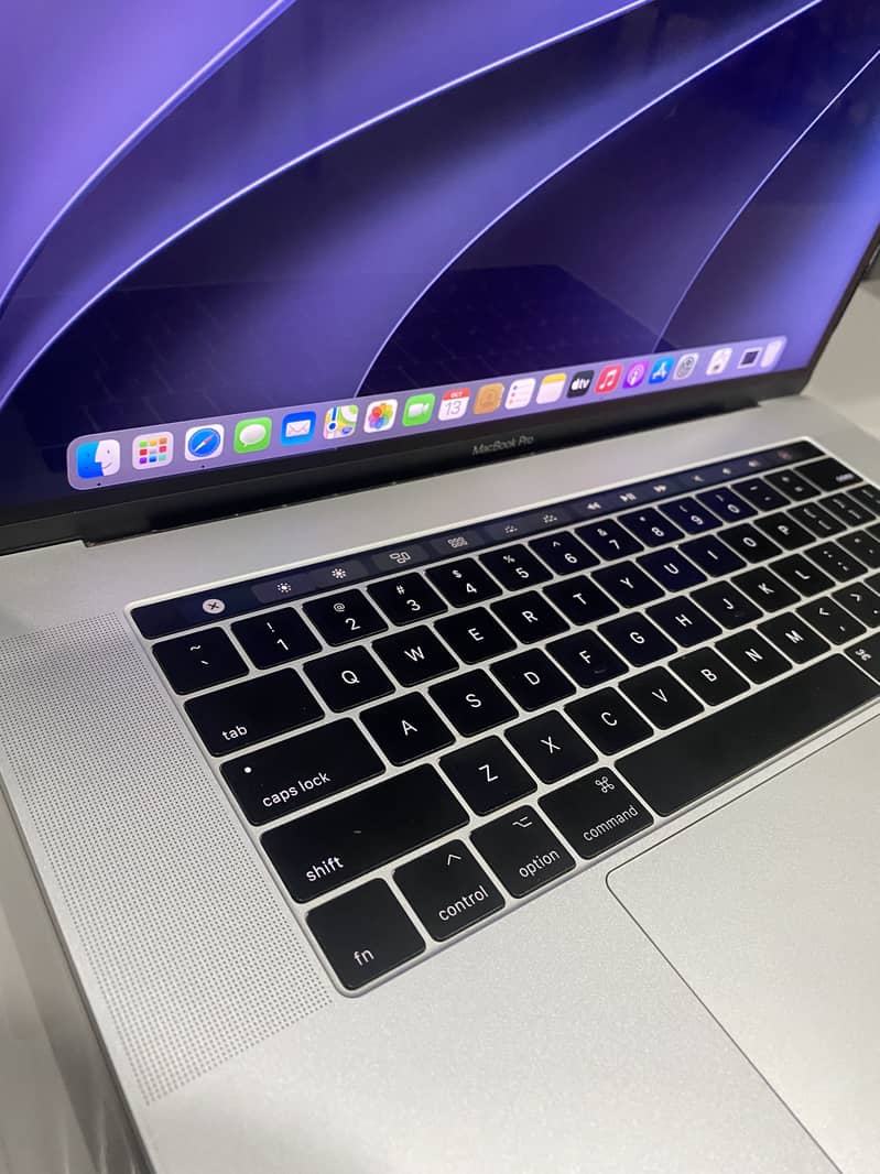 Apple Macbook Pro 2017 15” Display 5