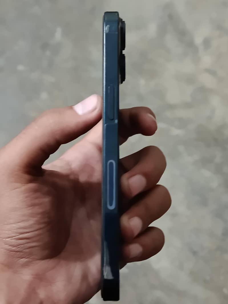 Apple iPhone 14 3