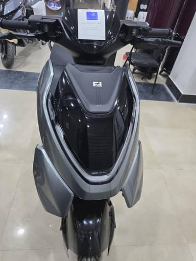 Brand New Zeeho AE4 Electric Scooter for Sale - Spotless Condition!