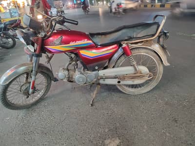 dhoom bike chalne mein full ok hai frame world guzare ke liye behtar