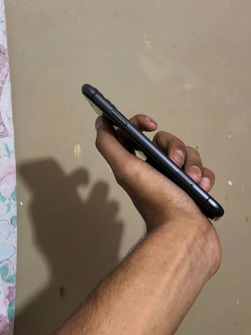 iphone 11 64GP NON PTA CONDITION 10/10 One hand use - Mobile Phones ...