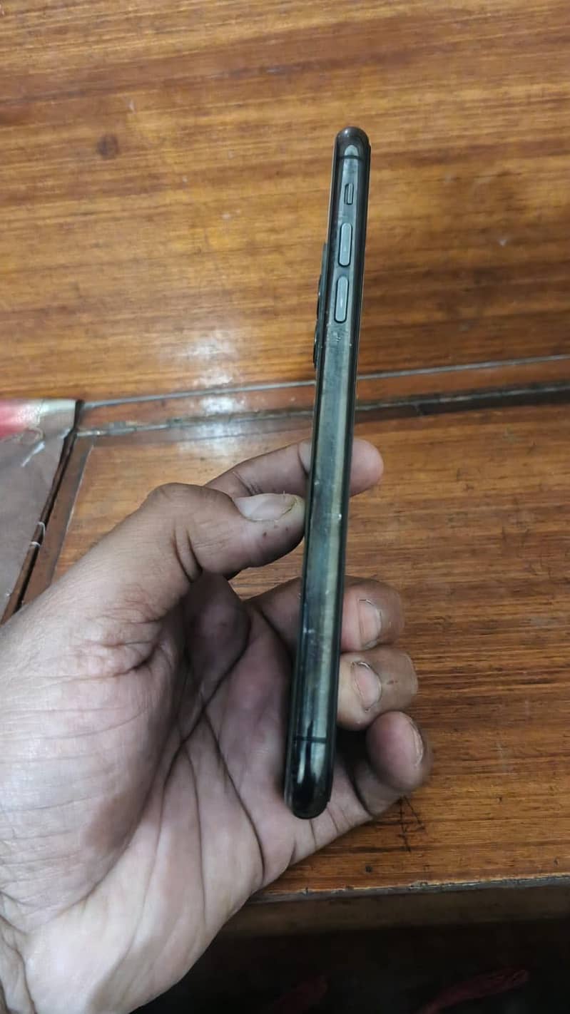 Apple iPhone 11 Pro Max 1