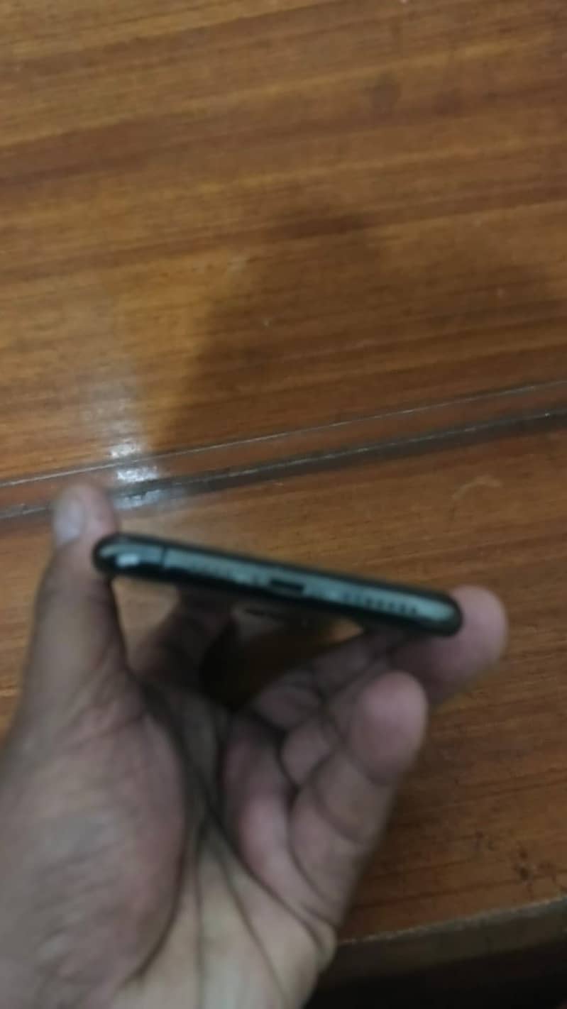 Apple iPhone 11 Pro Max 4
