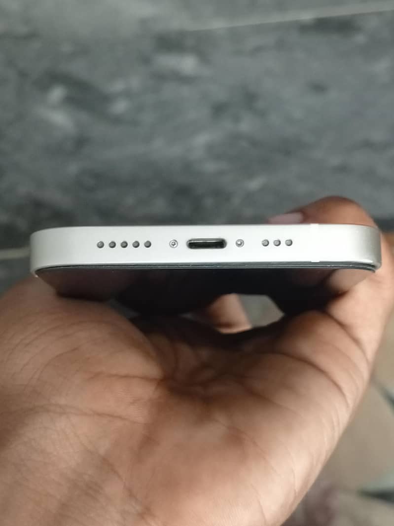 Apple iPhone 13 4