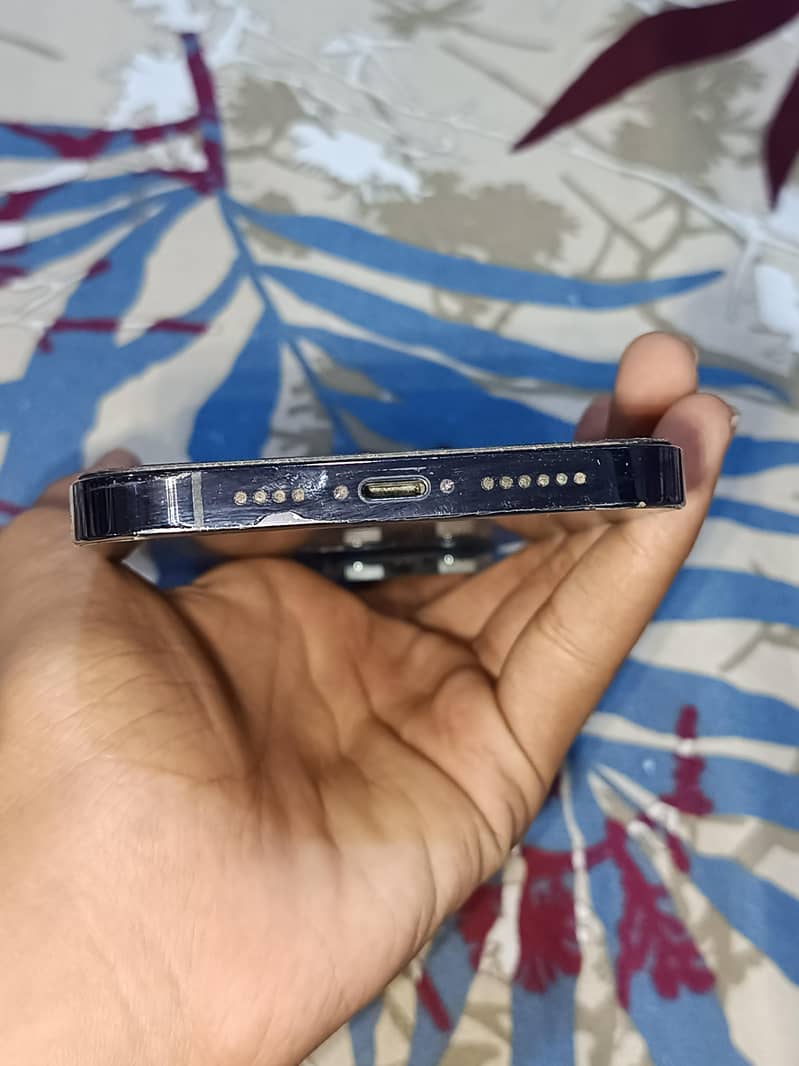 Apple iPhone 14 Pro Max 6