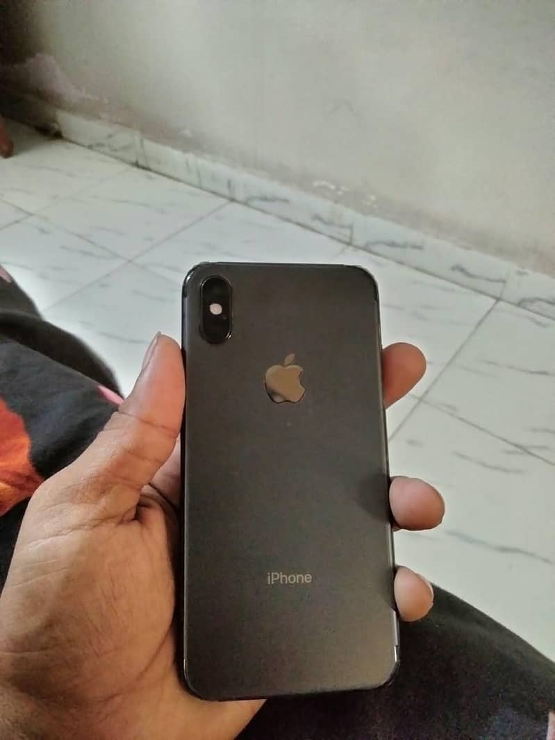 Apple iPhone XS 1