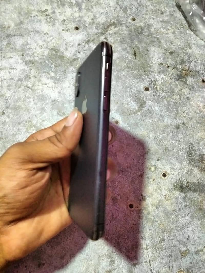 Apple iPhone XS 3