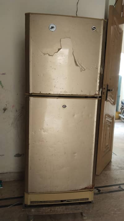 Urgent sale fridge in good condition (pel)