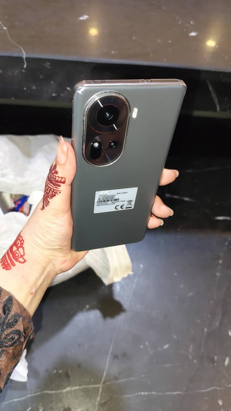 OPPO Reno11 7