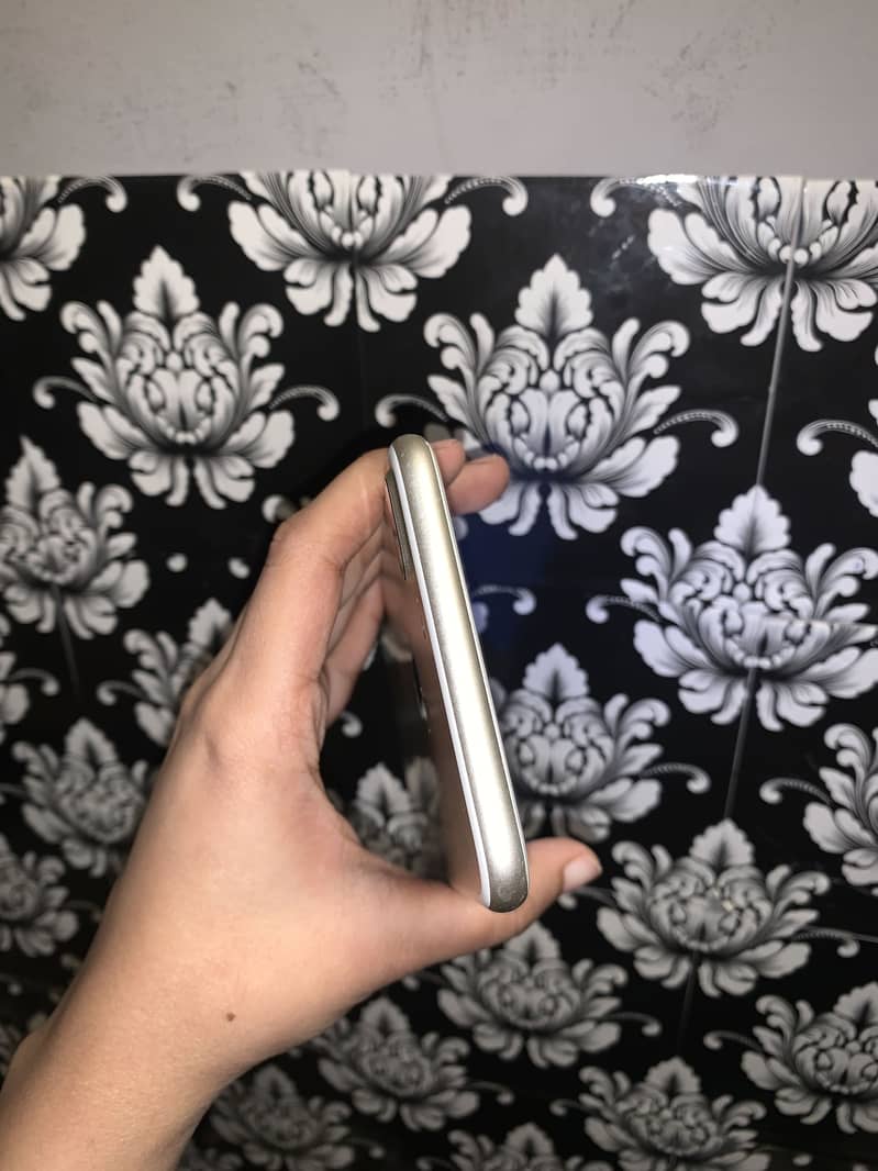 Apple iPhone 7 Plus 1