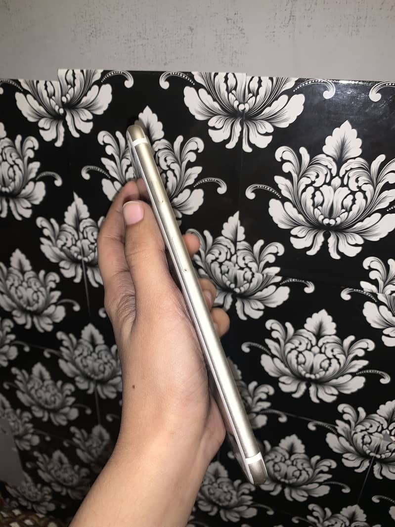 Apple iPhone 7 Plus 2