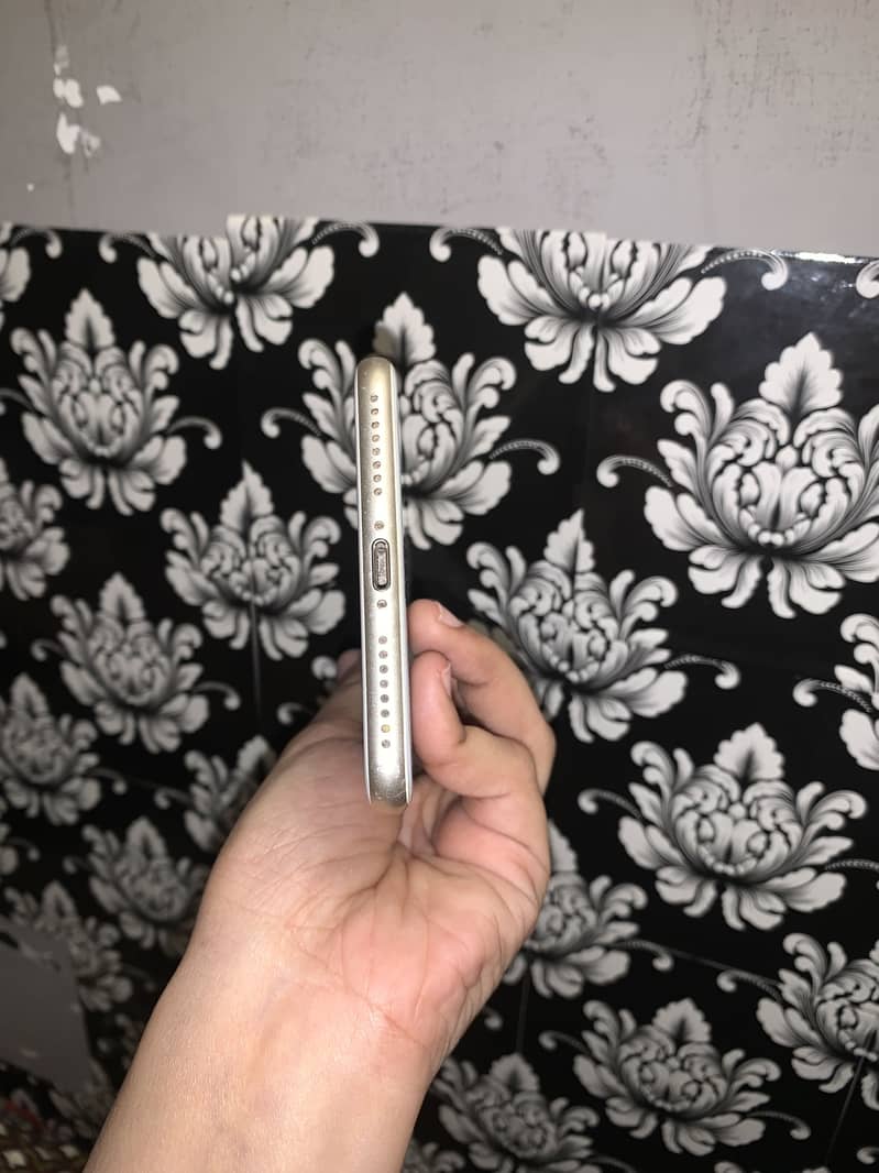 Apple iPhone 7 Plus 5