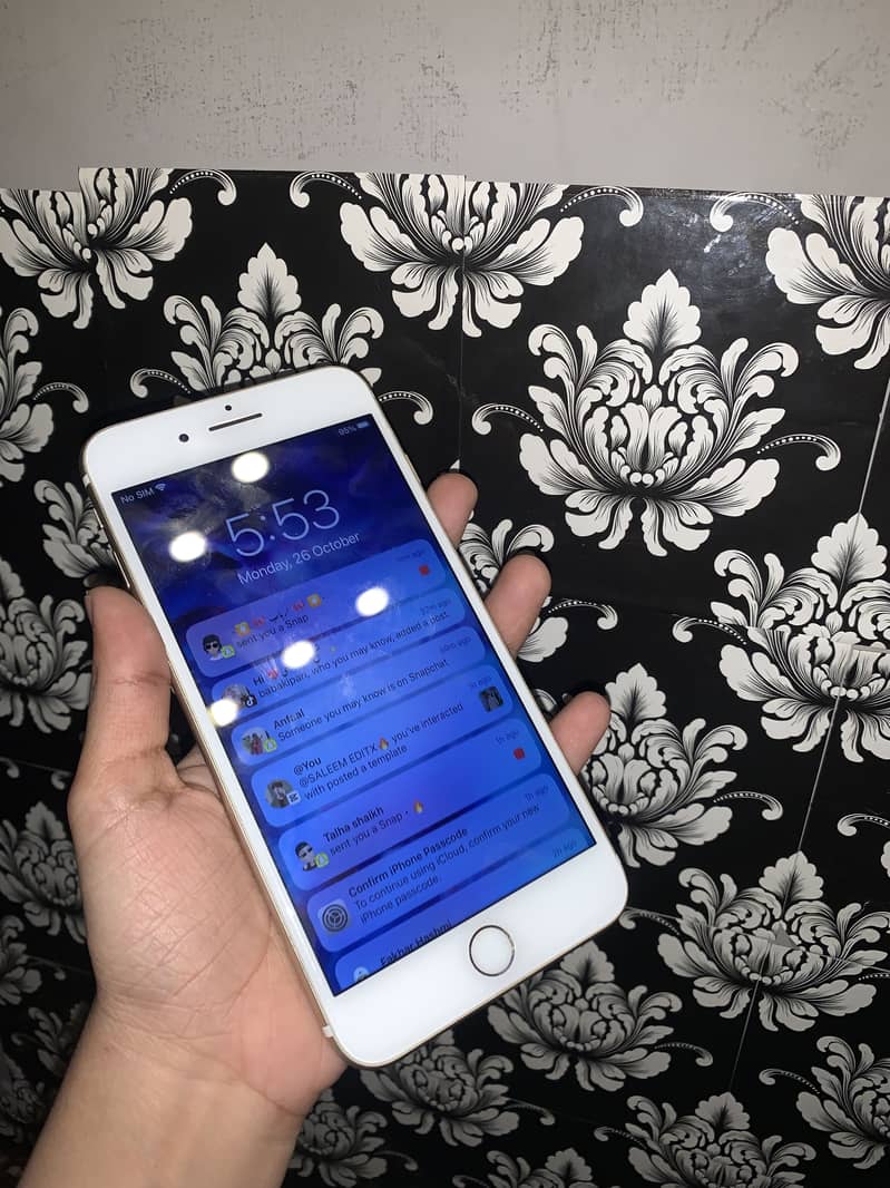 Apple iPhone 7 Plus 6