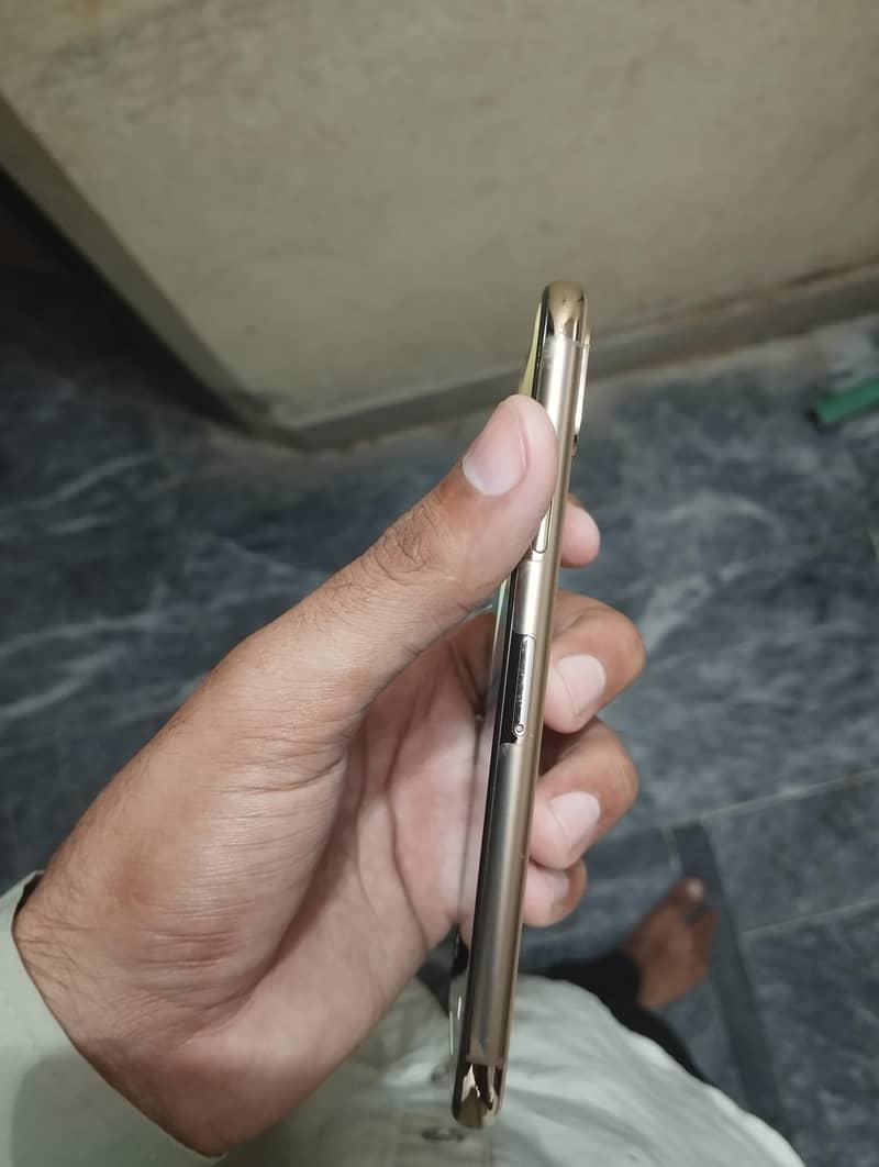 Apple iPhone XS 3