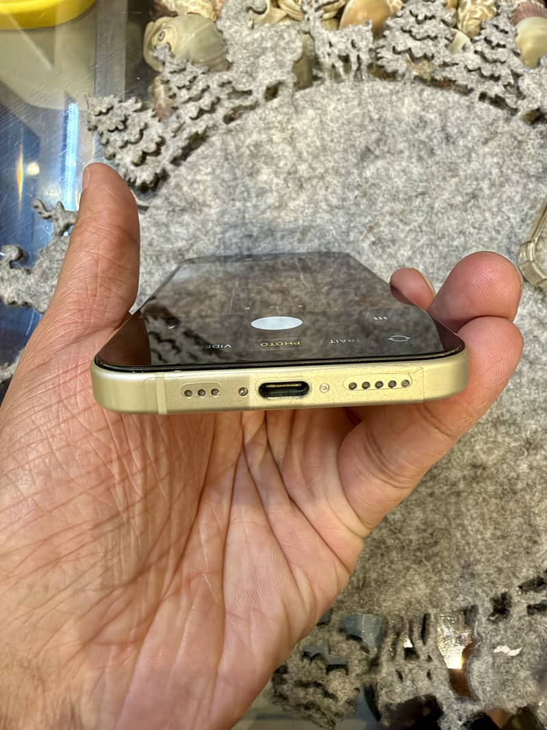 Apple iPhone 15 2
