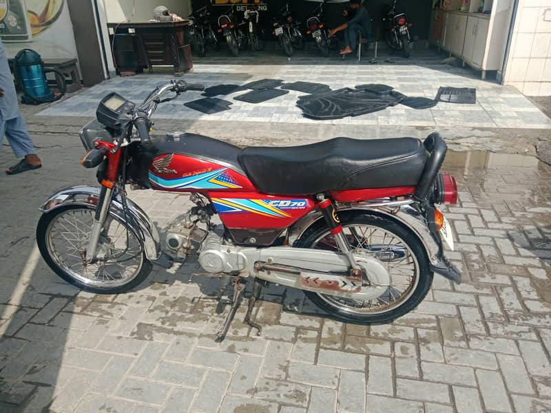 cd 70 . . 03024085804 1