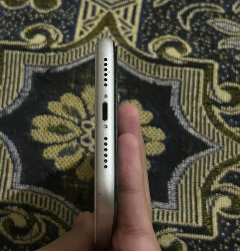 Apple iPhone 11 3