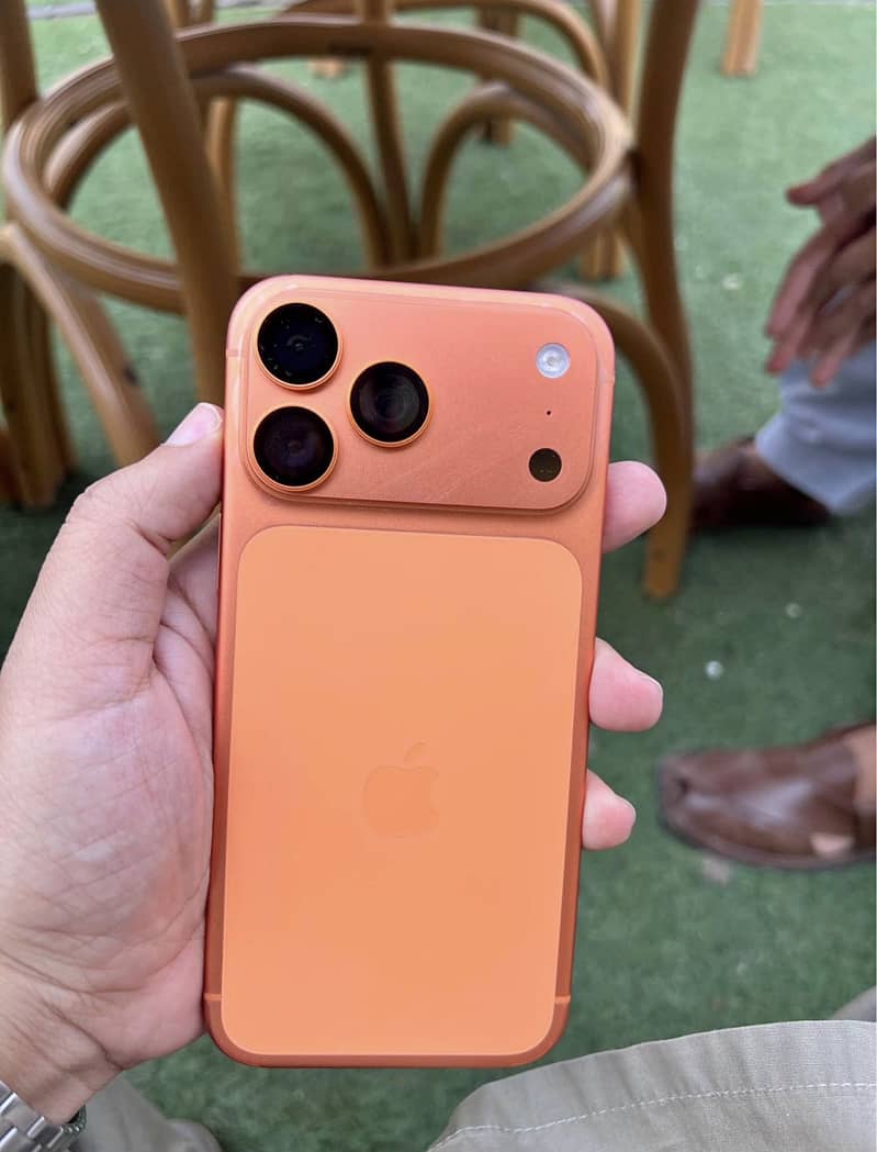 Apple iPhone 17 Pro Max 4