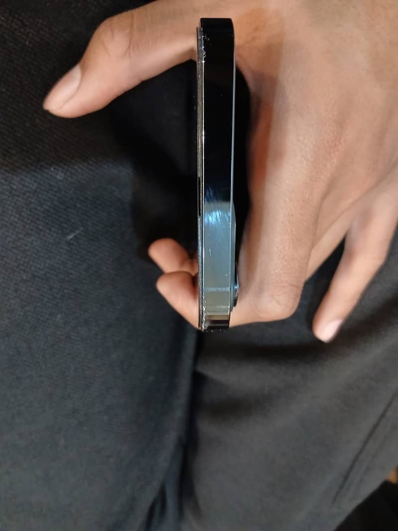 Apple iPhone 12 Pro Max 4
