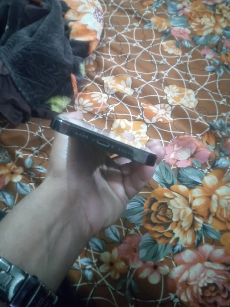 Apple iPhone 14 Pro Max 9