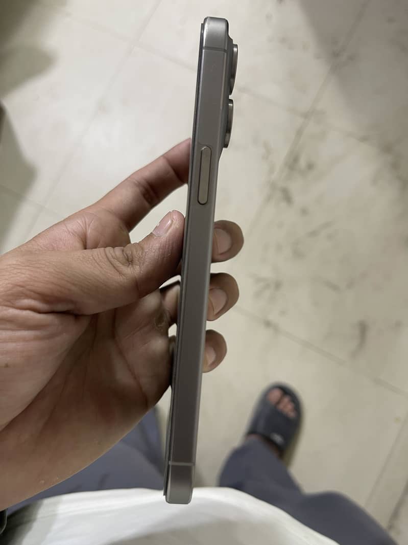 Apple iPhone 15 Pro Max 2