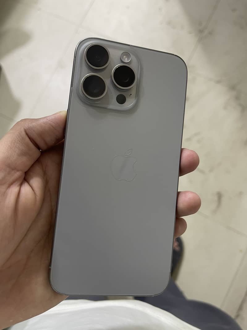 Apple iPhone 15 Pro Max 3