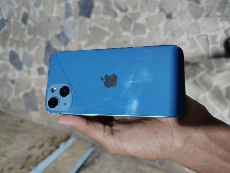 Apple iPhone 13 2