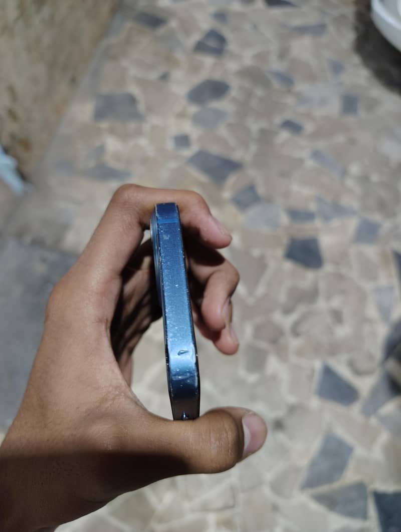 Apple iPhone 13 4