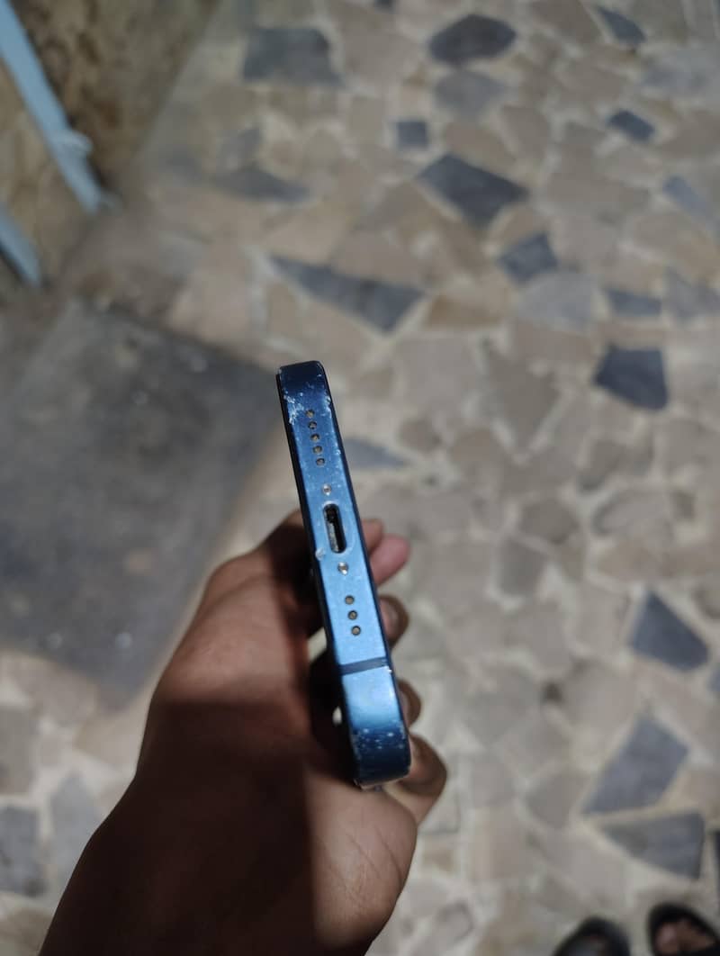 Apple iPhone 13 5