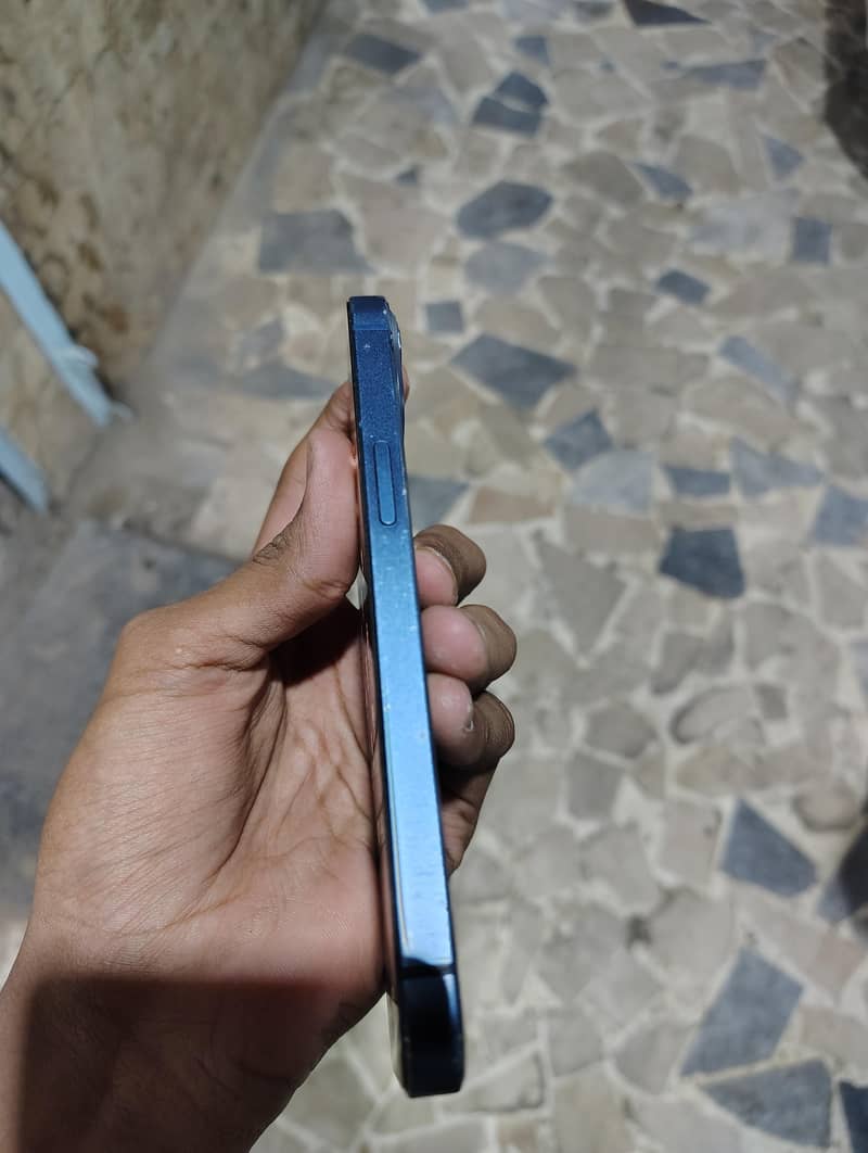 Apple iPhone 13 6